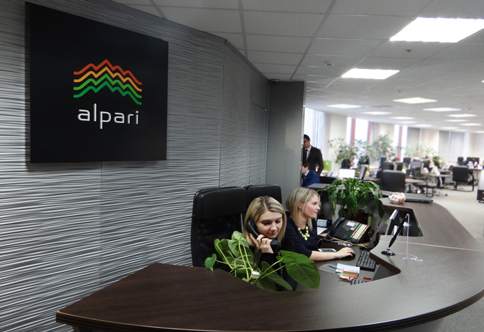 Alpari支持客户7×24小时交易加密货币差价合约-第1张图片